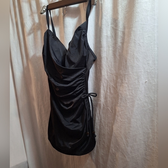 Lands End One Piece Swimsuit Ruching On Sides For A Slimmer Look Size 14 - Picture 2 of 5